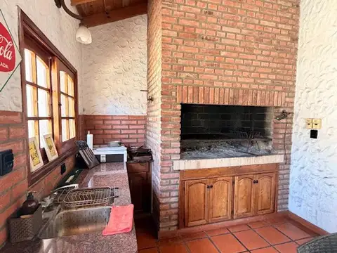 Casa en Alquiler con 2 cocheras