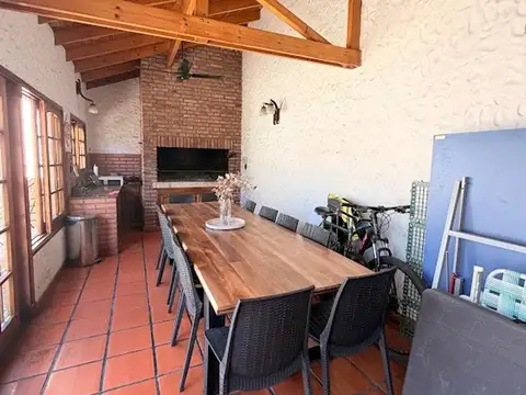 Casa 4 ambientes con 3 baños