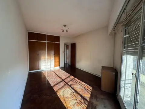 VENTA - 3 AMBIENTES CON BALCÓN - A REFACCIONAR - VILLA CRESPO