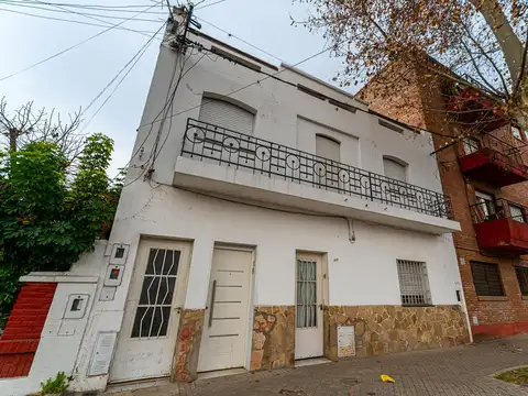 Casa planta alta en zona Echesortu.