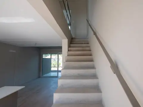 ALQUILER DUPLEX CON JARDIN PROPIO - ALDEANA PILAR