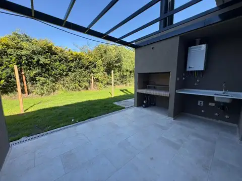 Casa en Alquiler con 1 cochera