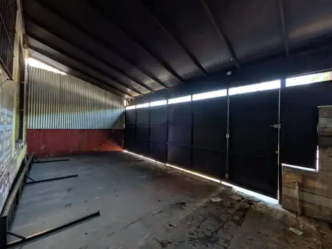 CASA SOBRE AV. ITALIA TIGRE EXCELENTE UBICACION