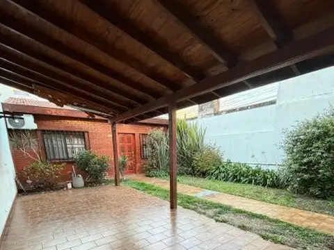 Casa 3 ambientes con 2 baños
