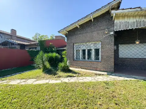 Casa 2 ambientes con 2 baños