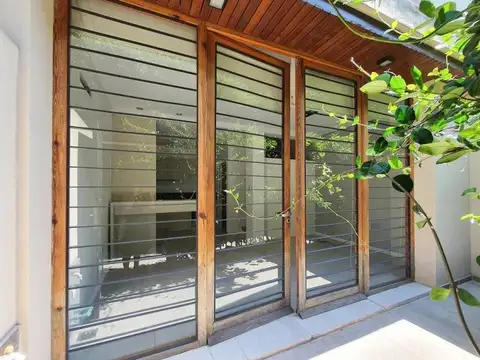 Depto Tipo Casa en Alquiler en Centro, $ 700.000