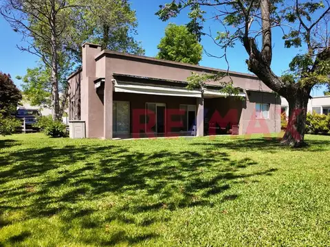 Casa Venta  4 amb  Santa Guadalupe Pilar del Este