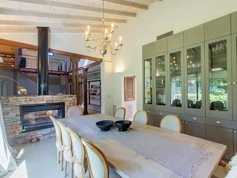 Casa en Venta con 3 cocheras