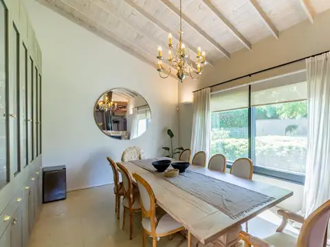 Casa 5 ambientes con 4 baños