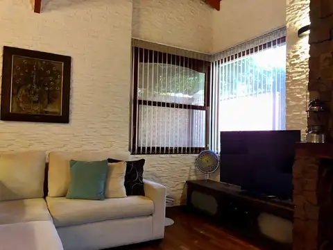 Casa en Venta con 3 cocheras