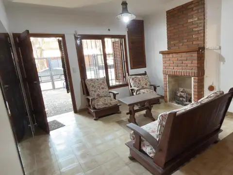 Depto Tipo Casa 4 ambientes con 2 baños