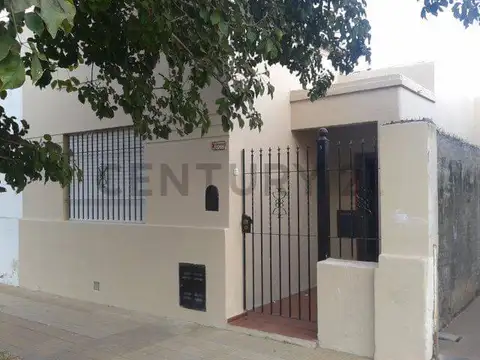 Venta de Casa de 2 Dormitorios en Barrio Sur en Santa Fe.