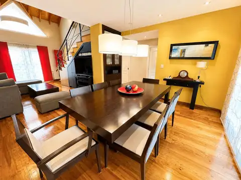 Casa en Venta con 2 cocheras