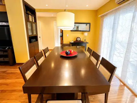 Casa 5 ambientes con 4 baños