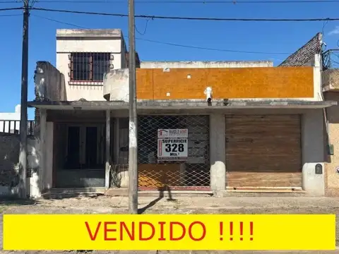 Amplia casa con potencial destino comercial
