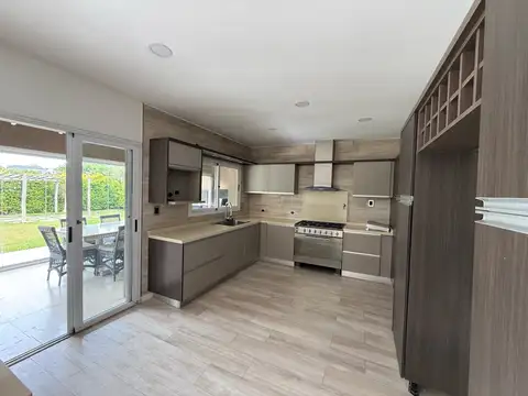 Casa en Alquiler en La Caballeriza, USD 2.500