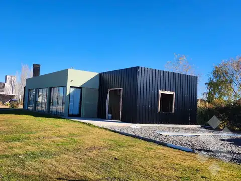 Casa en Venta en Mari Menuco, USD 140.000