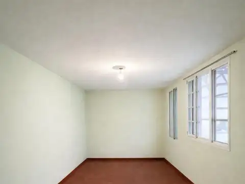Casa 5 ambientes con 1 baño
