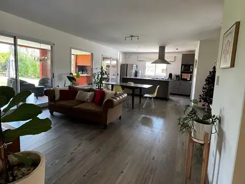 Casa en Venta en El Canton, USD 229.000