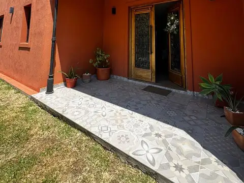 Avenida de los Lagos al 100