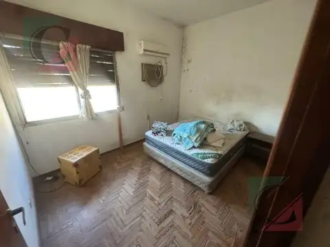 Casa 5 ambientes con cochera y fondo libre