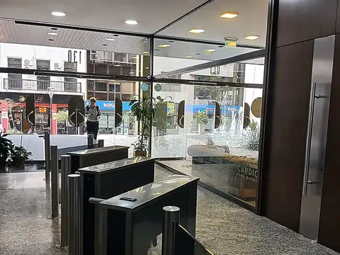 Oficina en Alquiler con 2 cocheras