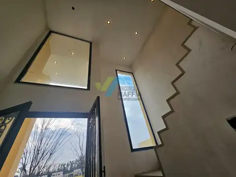 Casa 5 ambientes con 4 baños