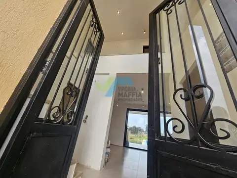 Casa en Venta con 5 cocheras