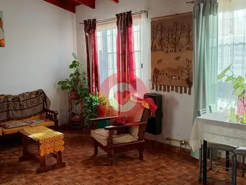 VENTA de Casa. Martin Quinquela 300, Centenario.