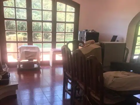 Casa en venta - 4 Dormitorios 3 Baños - 2.400Mts2 - Carlos Casares