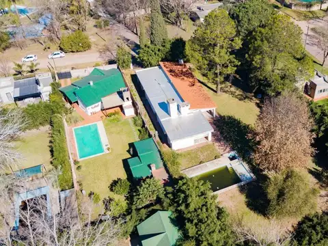 Casa en Venta con 3 cocheras