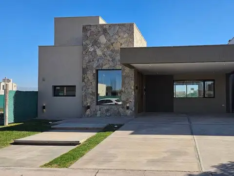Casa en Venta en Rodeo del Medio, USD 215.000