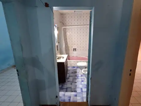 Amplio ph al frente tipo casa totalmente independiente de 4 amb con patio, cochera y terraza. Apto credito. Excelente ubicacion: Juncal 235, Temperley