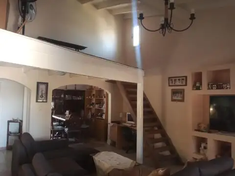 Casa 5 ambientes con 3 baños