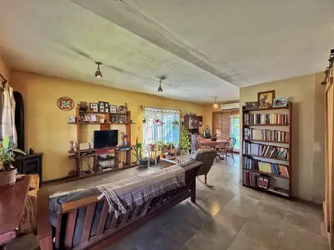 Casa 4 ambientes con 2 baños