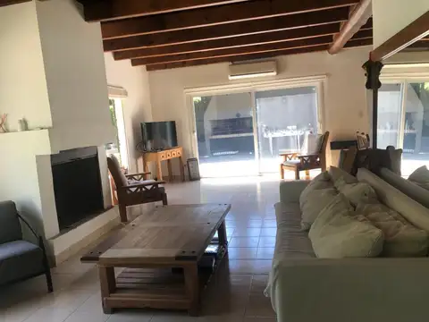 Muy linda casa en zona golf, Bella Vista