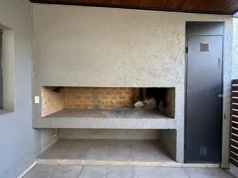 Alquilo Duplex 3 dorm.3 baños.En Valle Escondido.Las Moras. Pileta y Sum