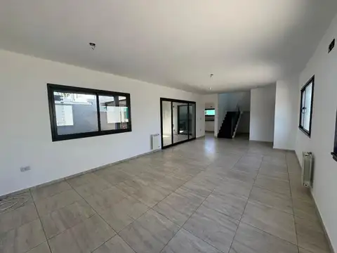 Alquilo Duplex 3 dorm.3 baños.En Valle Escondido.Las Moras. Pileta y Sum