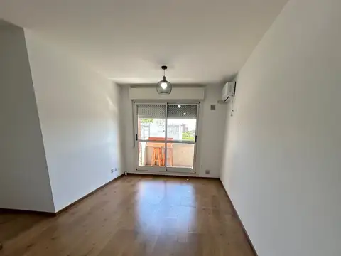 Departamento de dos dormitorios, living con balcon