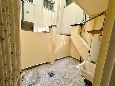 VENTA DEPARTAMENTO 2 AMBIENTES CON PATIO BERNAL