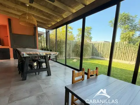 Casa 6 ambientes con 2 baños
