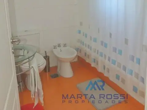 Casa 5 ambientes con 4 baños