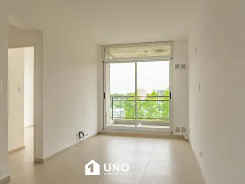 San Juan y Constitución - Amplio Dpto de 1 Dormitorio Externo.