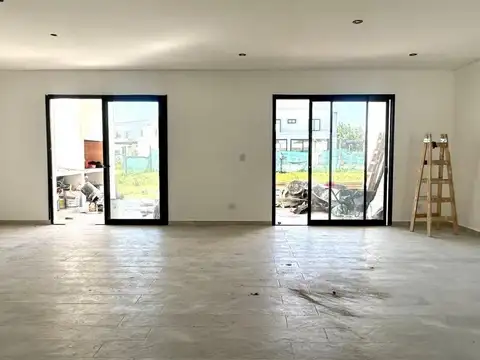 Casa 4 ambientes con 2 baños