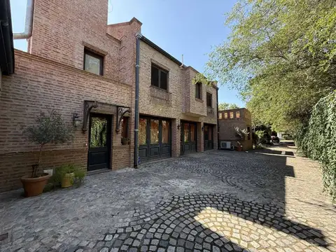 Venta exlusiva casa jockey club  terreno 2.000 m2