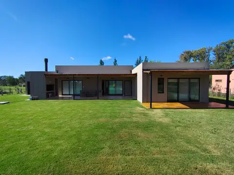 Venta Casa 4 ambientes Comarcas La Elina