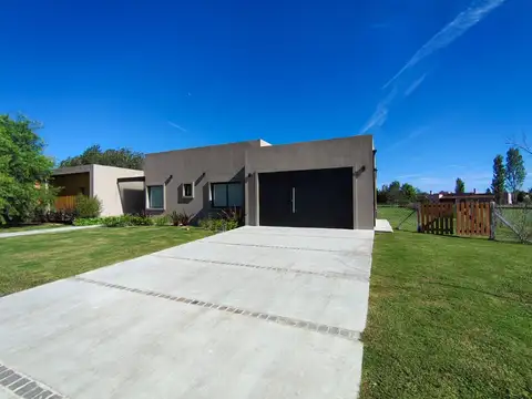 Av. Fernández Beschtedt 200