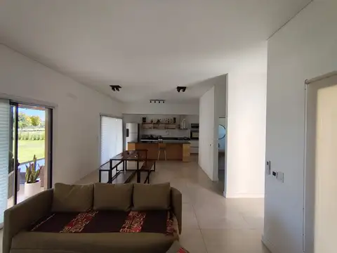 Venta Casa 4 ambientes Comarcas La Elina