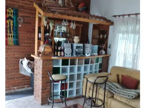 HERMOSA CASA CON TERRENO EN LAS CAROLINAS