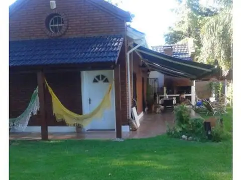 HERMOSA CASA CON TERRENO EN LAS CAROLINAS